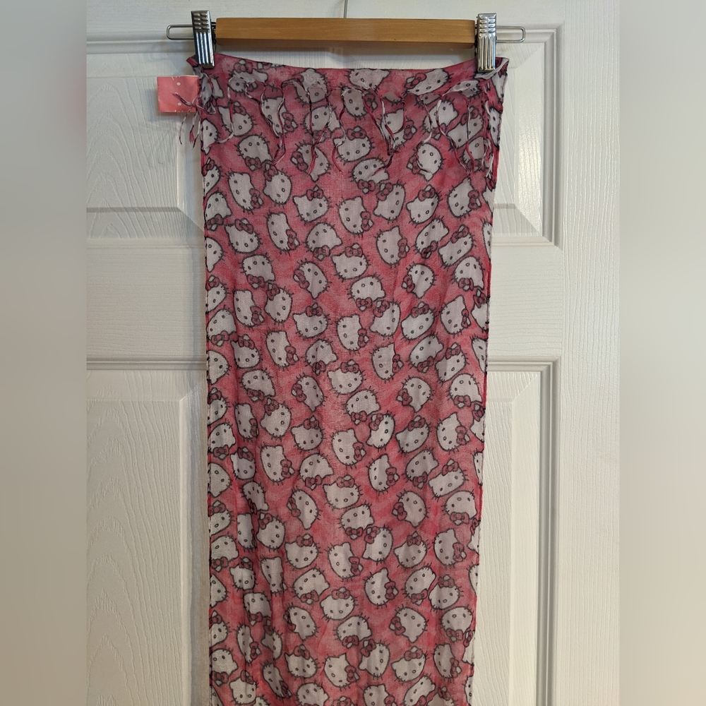 Hello Kitty Patterned Scarf 🧣
